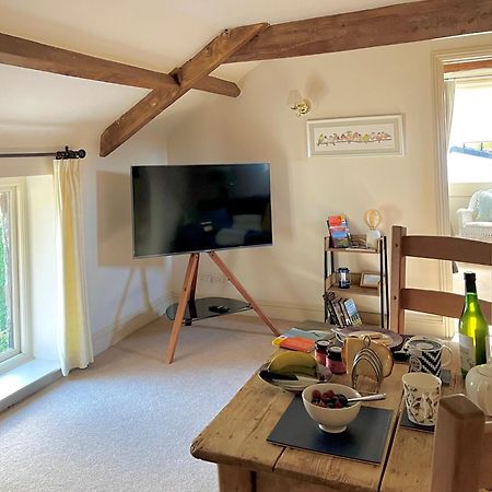 Neuadd B&B Suites Crickhowell Esterno foto