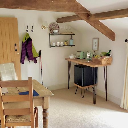 Neuadd B&B Suites Crickhowell Esterno foto