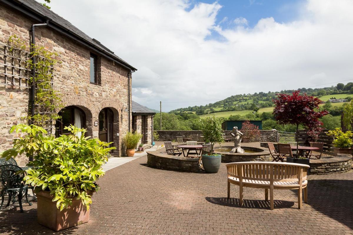 Neuadd B&B Suites Crickhowell Esterno foto