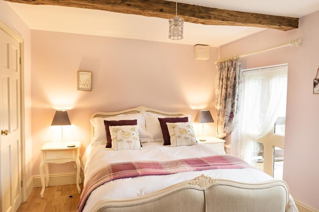 Neuadd B&B Suites Crickhowell Esterno foto
