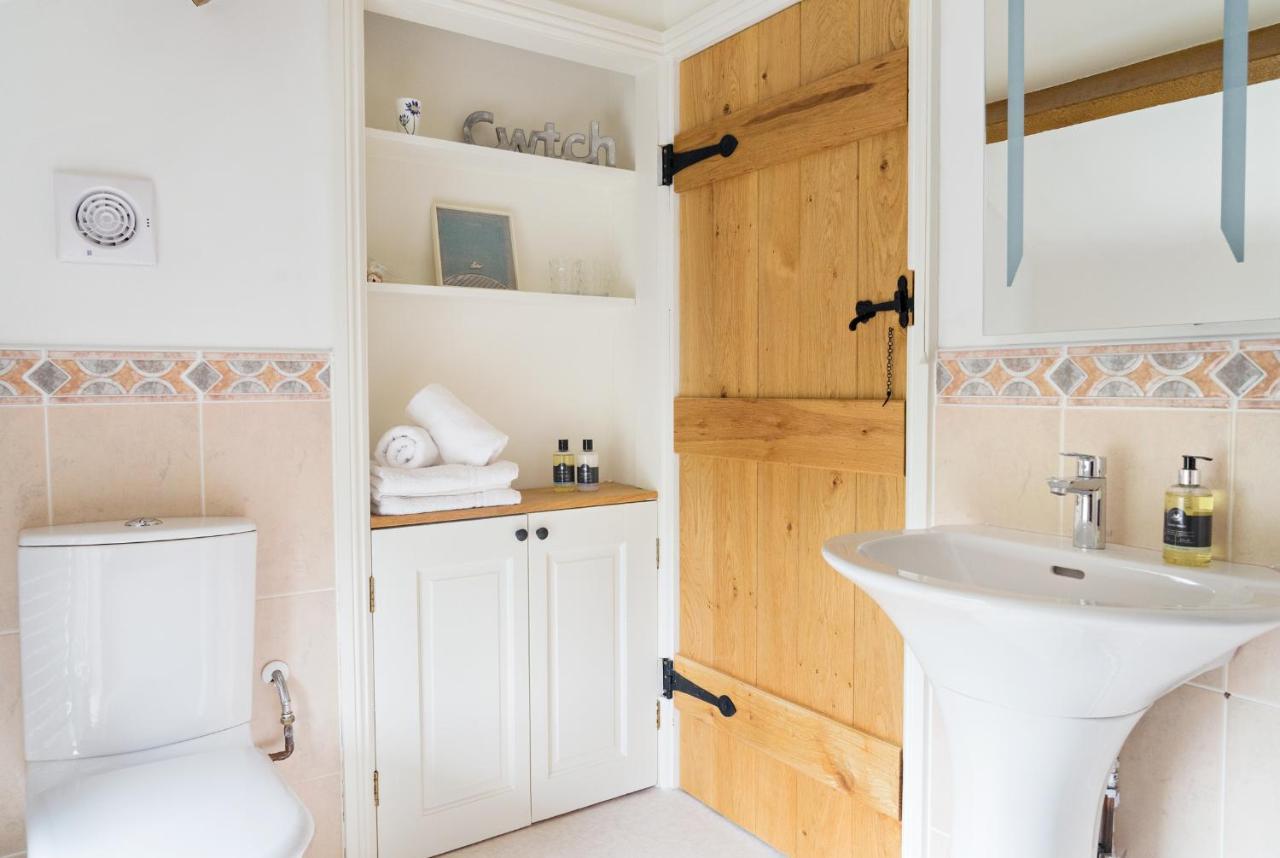 Neuadd B&B Suites Crickhowell Esterno foto