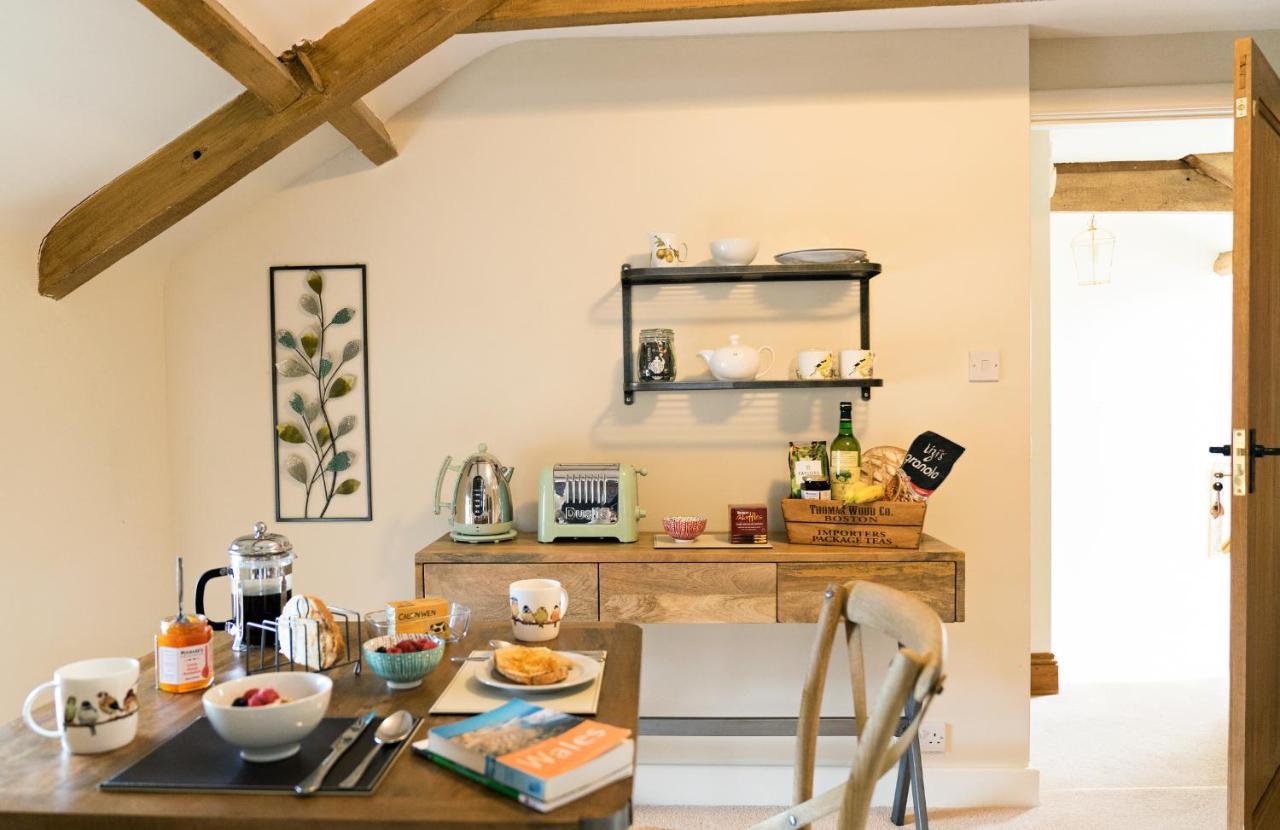 Neuadd B&B Suites Crickhowell Esterno foto