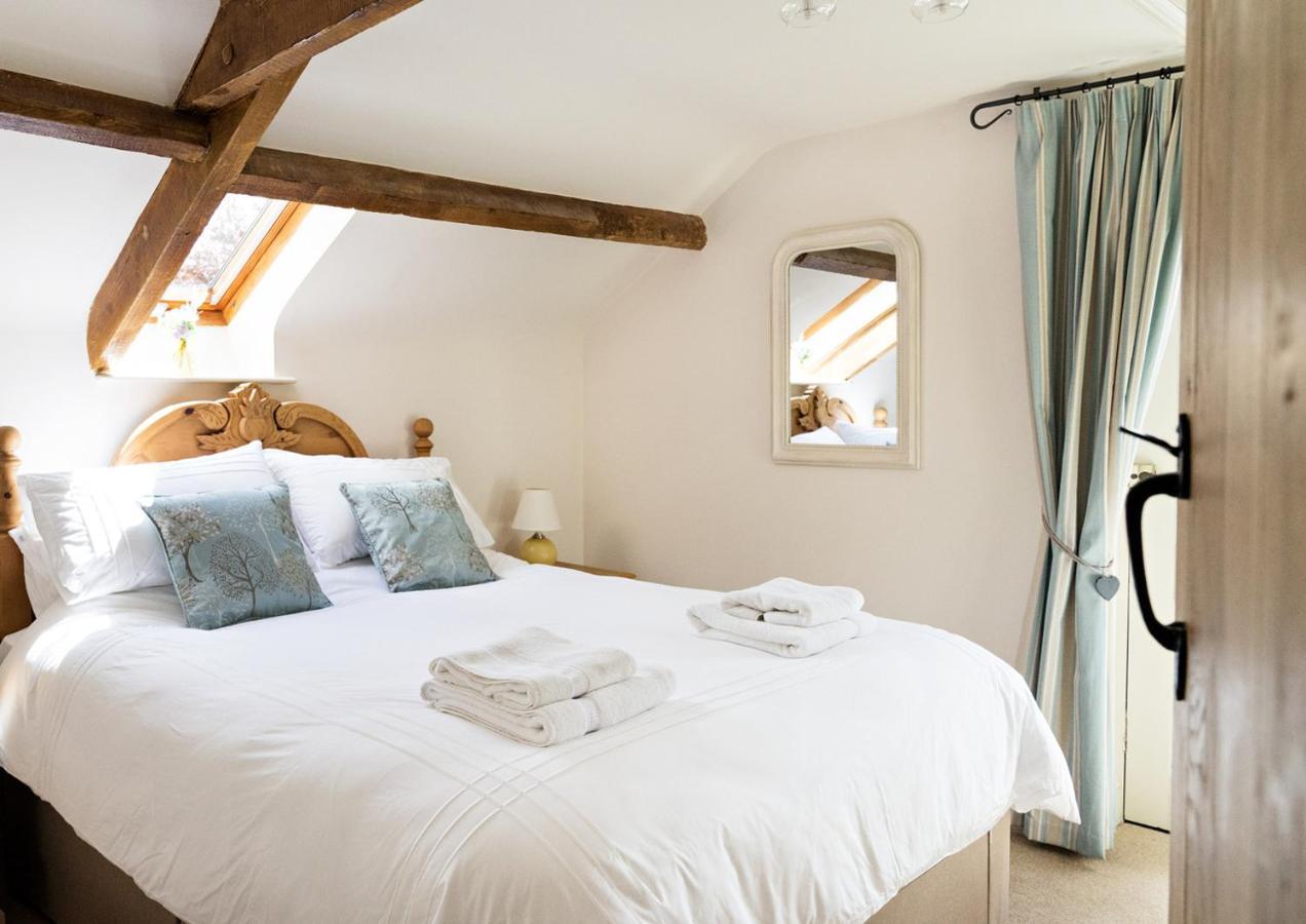 Neuadd B&B Suites Crickhowell Esterno foto